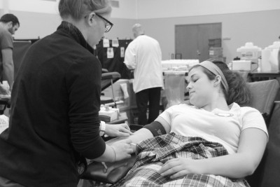 Senior Briana Weavers donate blood at Winona State’s blood drive that took place Tuesday, Oct. 6 through Thursday, Oct 8. (Photo by Taylor Nyman)
