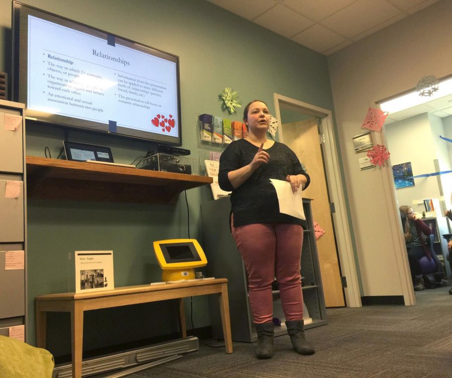 With Valentines Day right around the corner, the weekly Wellness Wednesday focused on romantic relationships, specifically on healthy relationships. Run by graduate student Emily Peterson, she started by having students break into small groups to identify healthy and unhealthy traits in romantic relationships. 
