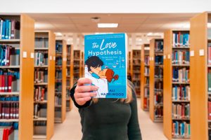 “The Love Hypothesis” by Ali Hazelwood has gained much po- pularity on blogs and Book Tok, a genre of sorts on social media app TikTok focused on YA novels.