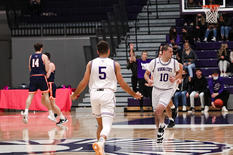 Winona State University’s Men’s Basketball players Alec Rosner (5) and Owen King (10) during Jan. 29, 2022’s game against University of Mary.