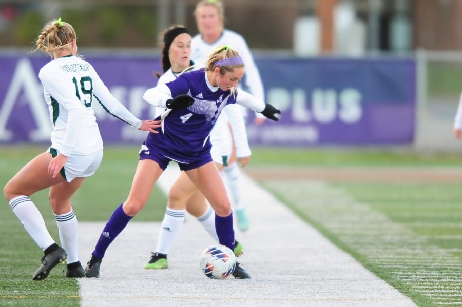 Second-year+Abigail+Willians+holding+off+multiple+defenders.+Winona+State+Womens+Soccer+traveled+north+to+Bemidji+on+Oct.+7.+Despite+prior+success++against+them%2C+the+Beavers+managed+to+keep+the+Warriors+goalless+throughout+resulting+in+a+1-0+setback+for+the+Warriors.%C2%A0