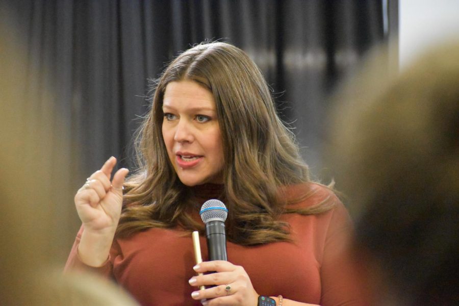Tina VanSteenbergen Robilotta is a professional public speaker who travels to colleges and other locations to speak about feminism and other women‘s issues. Robilotta gave her speech “The Audacity: Taking up your Space in the World” at Winona State on March 21.
