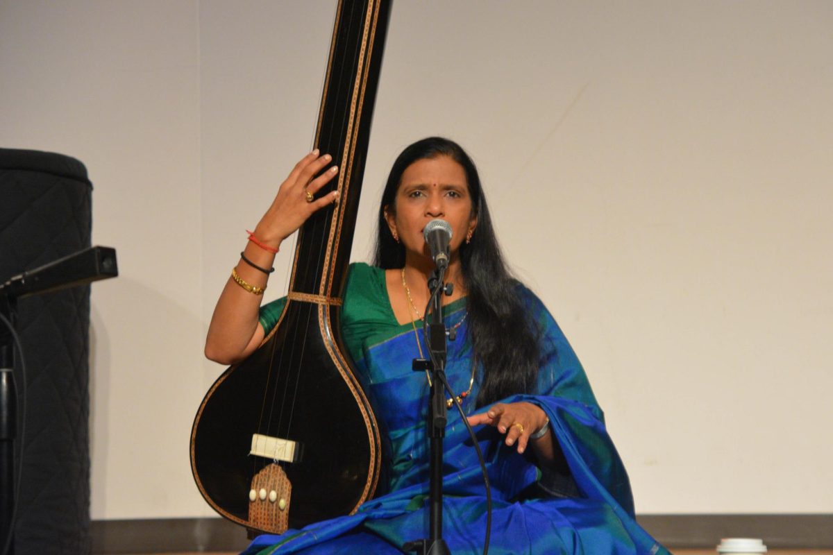 Pooja Goswami Pavan performed improvised pieces of Hindustani music, accompanied by classical indian instruments. 