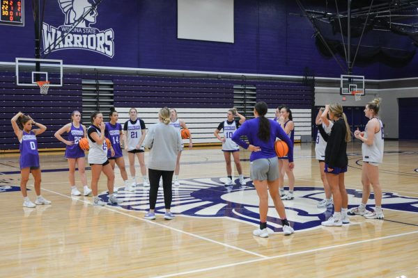 Winona State women’s basketball team listens to head coach Ana Wurtz.