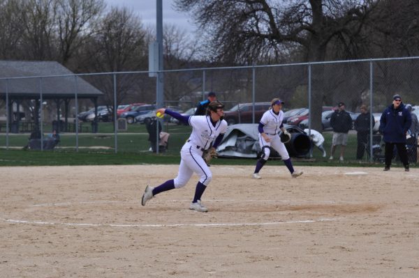 Winona State University’s women’s softball teams Their current score is fourteen wins and eight losses in the conference and 30 wins and 18 losses overall.