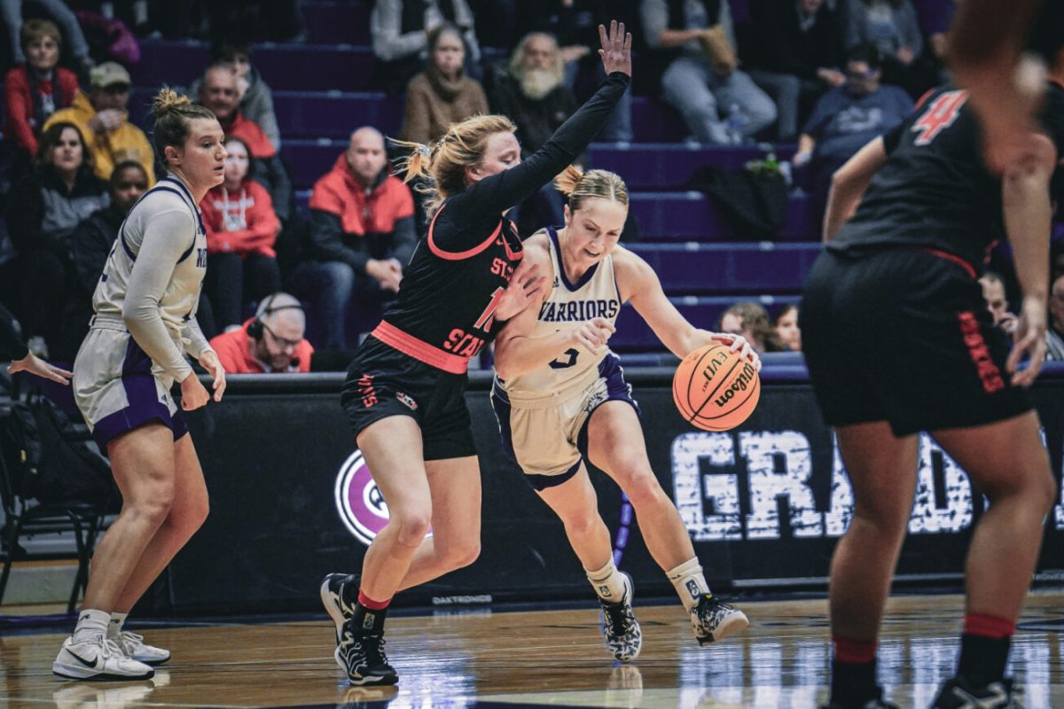 Winona State women's basketball tacked a win and a loss onto their score sheet in the NSIC.