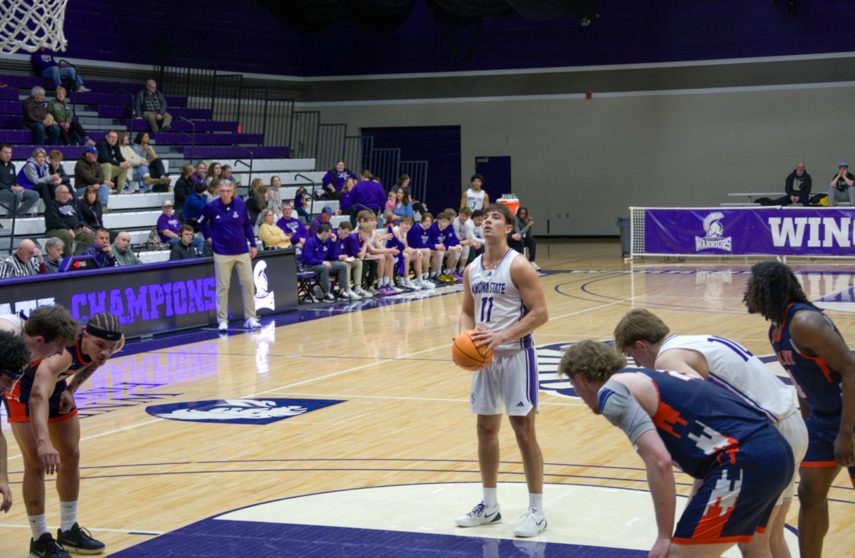 Winona State’s men’s basketball team scored a double win this weekend.